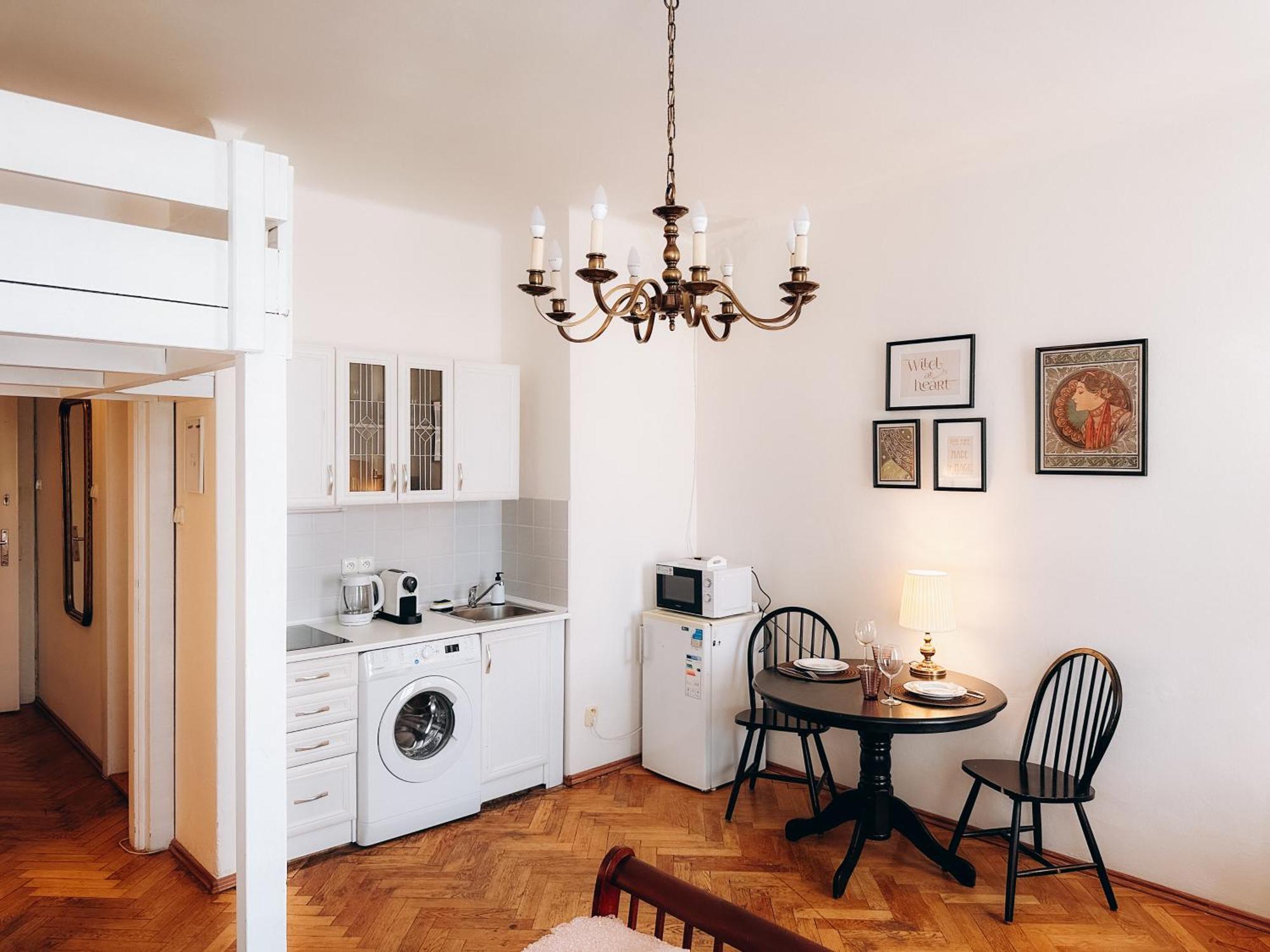 Elso Center Apartmán *
